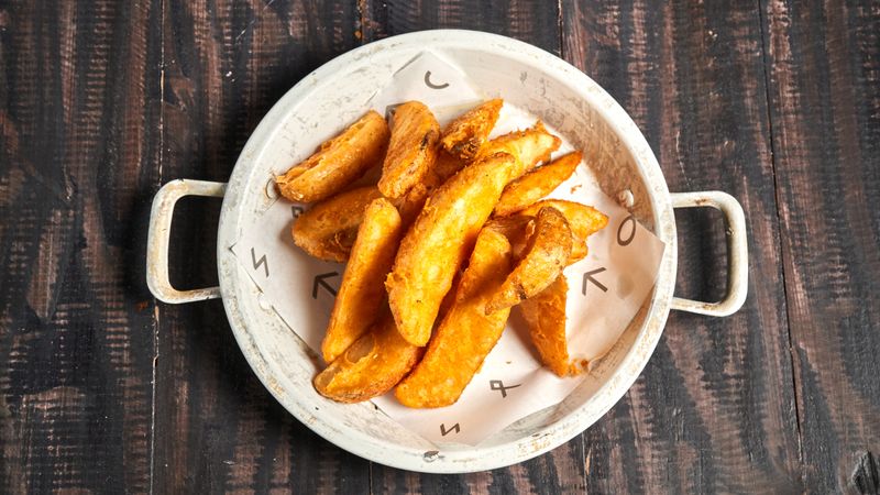 Seasoned potato wedges with sour cream dip