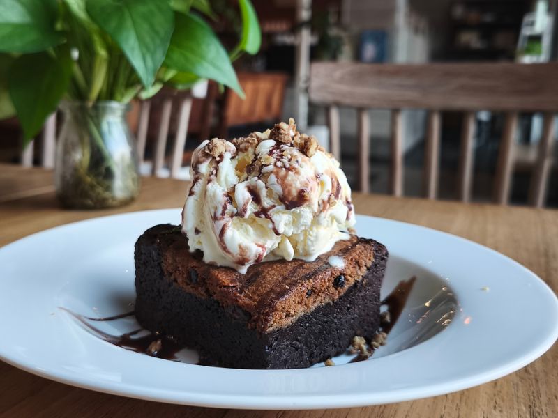 Warm chocolate brownie with vanilla ice cream